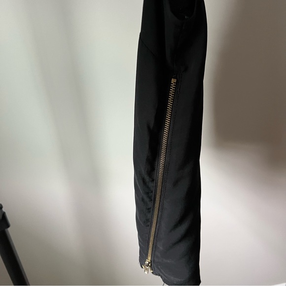 Black tank top - Picture 3 of 3